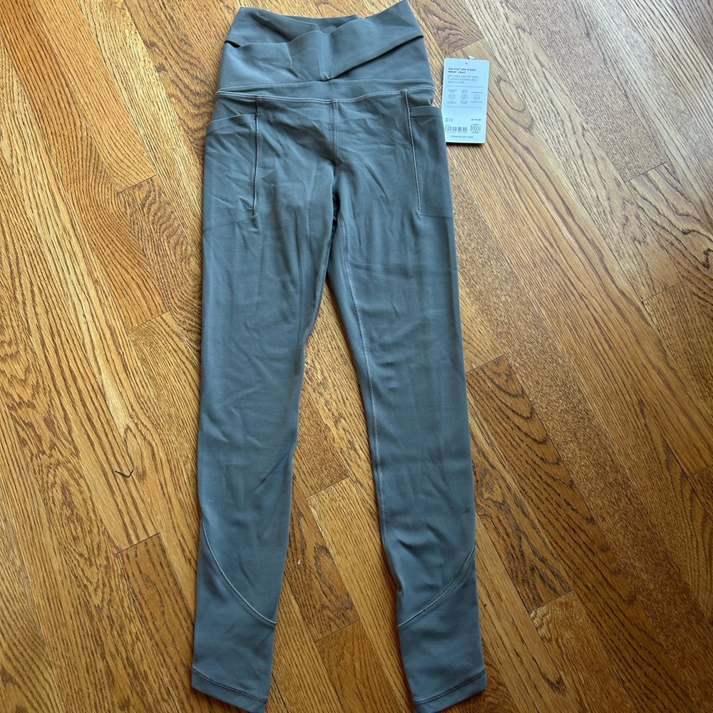 Athleta salutation stash wrap tight, NWT XXS